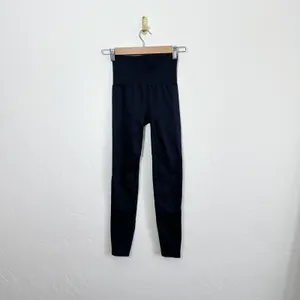 The North Face | High Waisted Shaped Athletic Base Leggings in Black‎ Size Small thumbnail 2
