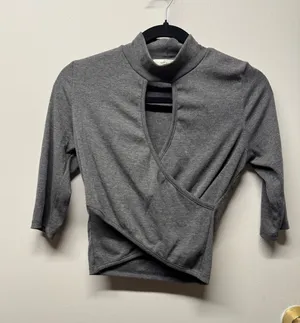 Crop Top Gaze USA size medium  thumbnail 1