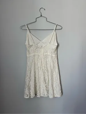 Lulu’s white lace dress thumbnail 2