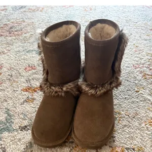 Bearpaw Women Brown Suede Faux Fur Trim Winter Boots Size 7 Flat Mid Calf thumbnail 2