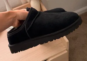 UGG Mini Boots thumbnail 1