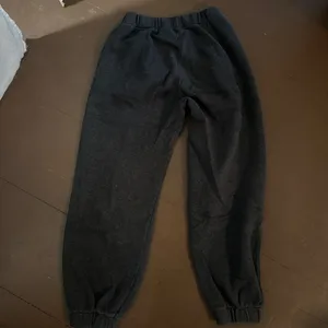 Brandy Melville Rosa Sweatpants thumbnail 3