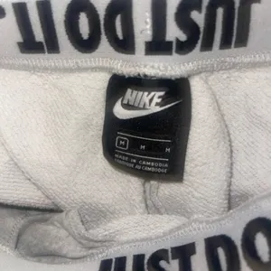 Nike joggers light grey thumbnail 2
