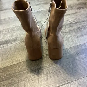 Dolly Ankle Boots Size 9 NWT thumbnail 5