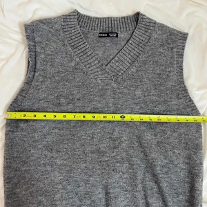 SheIn New  Solid Gray Oversized V-Neck Layering Sweater Vest Size Medium thumbnail 8