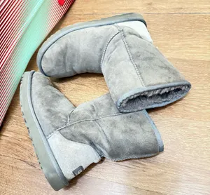UGG Women's Classic GRAY SUEDE Short Boots Size 8 GUC thumbnail 4