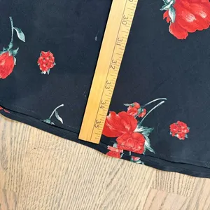 Vtg Old Navy Floral Rose Print Maxi Skirt Black Red Size 6 A Line Midi thumbnail 4