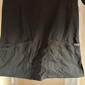 Women's Cherokee 4 pockets V-neck Stretchy short sleeve scrub top Black size Xs thumbnail 2
