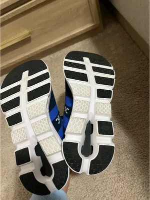 On Cloud Running Shoes Women’s thumbnail 4