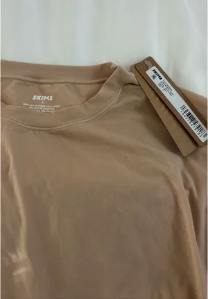 SKIMS Fits Everybody Long Sleeve thumbnail 4