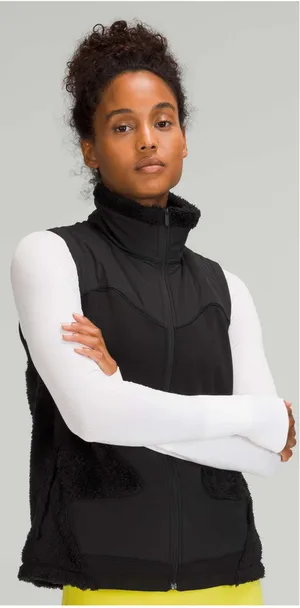 Lululemon Fleece Insulated Vest Black Size 12 Sherpa Winter Layer Ski Outdoors thumbnail 1