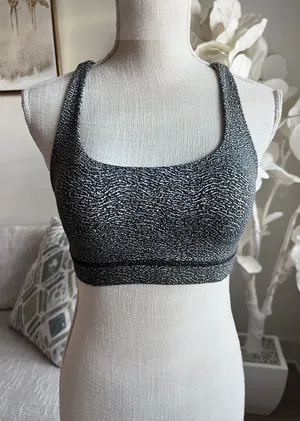 Lululemon Black & White Textured Scoop Neck Woman’s Sports Bra size 4 thumbnail 1