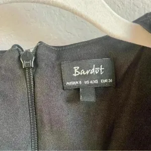 Bardot Women’s Black V-Line Mini Short Sleeve Stretch Dress Size 4‎ XS thumbnail 8