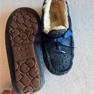 UGG Australia Shearling Lined Moccasin Slippers Navy Suede Bow Women’s 7.5 thumbnail 2