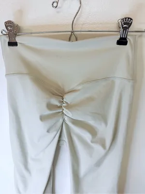 PAVOI High Waisted Scrunch Leggings Women’s Medium Bone Ivory Yoga Gym Pants thumbnail 5