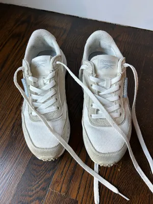 Women’s Reebok Suede Comfort Foot Bed Ortholite Off-White Athletic Shoes, size 7.5 thumbnail 2