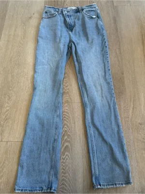 Abercrombie & Fitch 90’s Slim Straight Ultra High Rise Light Blue Jeans thumbnail 1