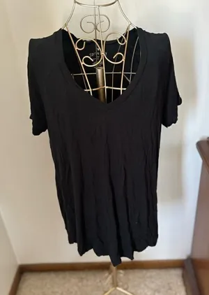 American Eagle Soft & Sexy V Neck Tee Size Small Black thumbnail 1