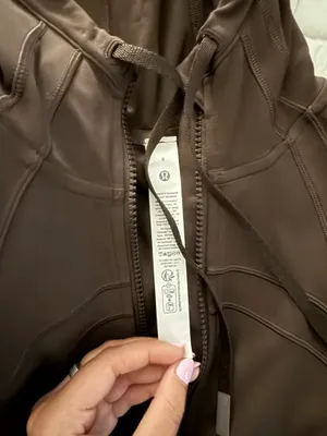 Lululemon  thumbnail 2