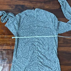 Zella Womens Grey White Abstract Mesh Long Sleeve Ruched Back Active Top‎ Size S thumbnail 6