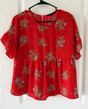 Daisy Red Floral Short Sleeve Peplum Top thumbnail 1