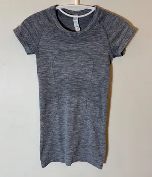 Lululemon Swiftly Tech Short Sleeve Crew Size 2 Gray Heathered thumbnail 1