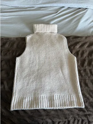 sweater White thumbnail 3