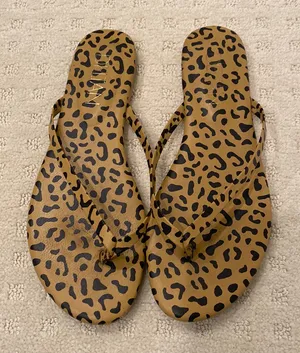 🔴Deltan leopard print sandals Size 9.5 thumbnail 1