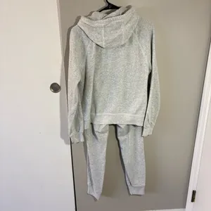 Abercrombie & Fitch Heritage Logo Full-Zip Hoodie and Matching Sweatpants Set Two Piece thumbnail 6