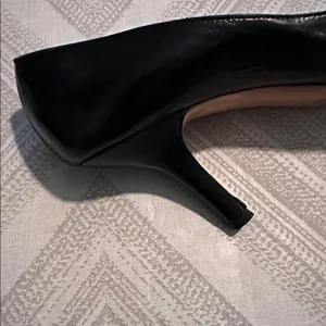 Marc Jacobs Black Leather Ribbon Bow Peep Toe Heels Size 39 1/2 thumbnail 4