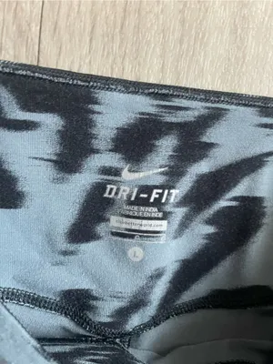 Nike Black & Gray Patterned Capri Leggings thumbnail 2