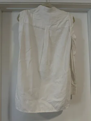 BCBGMaxAzria White Cold-Shoulder Button Front Blouse thumbnail 8
