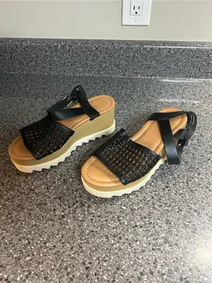 Universal Thread Black Woven Platform Wedges with Tan Footbed thumbnail 3