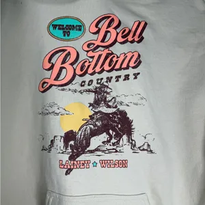 Lainey Wilson Bell Bottom Country Hoodie Sz M Concert Show Cowgirl Western Cozy thumbnail 4