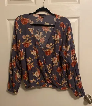 American Eagle Outfitters Blouse thumbnail 1