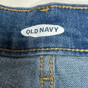 Old Navy Womens Size 14 Medium Wash Cuffed Denim‎ Jean Shorts 3 Inch Inseam thumbnail 3