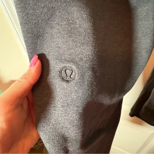 Lululemon sweats Sz 10 black/grey excellent condition thumbnail 5