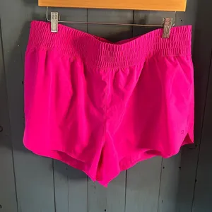 GapFit Women's Size XL Hot Pink Active Running Shorts w/Built In Underwear thumbnail 1