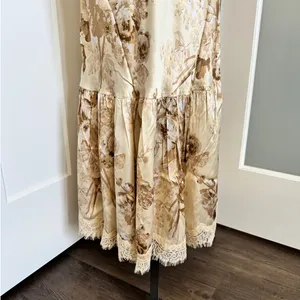 Gold Hawk 100% Silk Floral V Neck Belted Maxi Dress Eyelash Lace Trim Womens XS thumbnail 5
