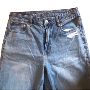 American Eagle Distressed Mom Jean Sz. 8L Light Wash Cotton Stretch Grunge thumbnail 3