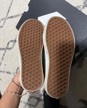 Size 6 thumbnail 3