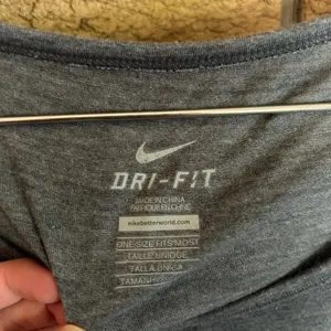 Nike Dri-Fit Athletic Casual Grey and White Ombre Lightweight Shirt One Size thumbnail 3