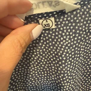 ROLLA’S Dancer Wrap Dress in Navy and White Polka‎ Dot size XS thumbnail 5
