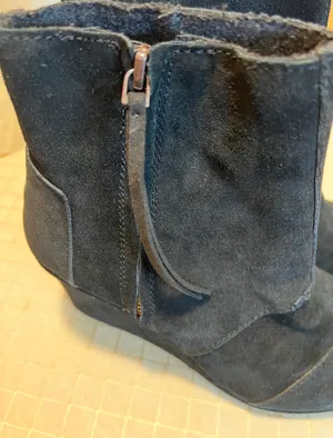 Toms: Women’s SZ8 Desert Wedge High Black Suede Heel Booties thumbnail 4