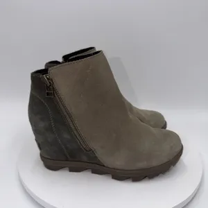 Sorel Joan of Arctic II Sage Green Suede Side Zip Wedge Booties Women's Size 6.5 thumbnail 2