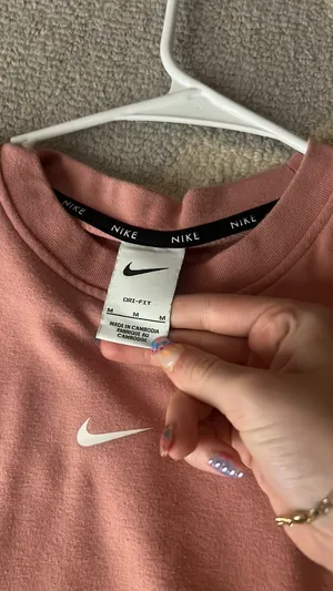 Medium pink nike sweatshirt  thumbnail 4