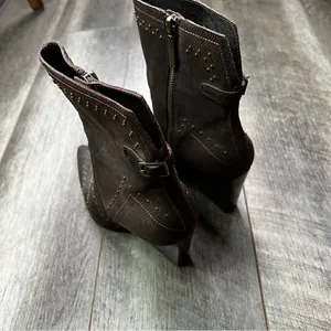 DONALD J. PLINER Vegas Brown Leather Studded Heeled Boots Size 7 thumbnail 5