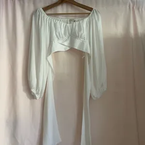 Elegant White Off thumbnail 2