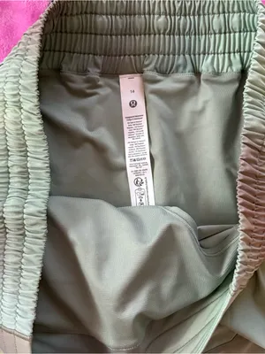 Lululemon athletic Hotty Hot HR Short 2.5" *Lined plus size 14 casual summer thumbnail 3