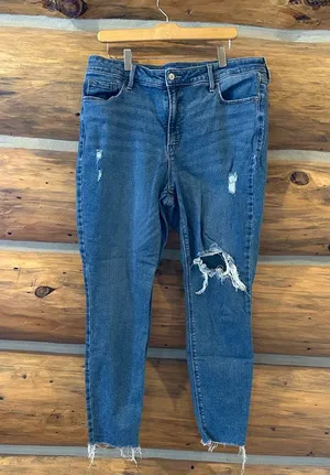 Old Navy Rockstar Super Skinny High Rise thumbnail 1